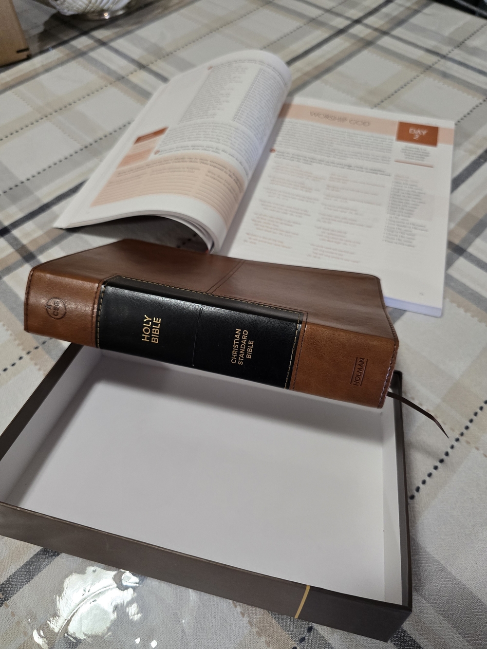 Bible Set, Holman CSB Bible and Blackberry/King Bible Study - Picture 3 of 12